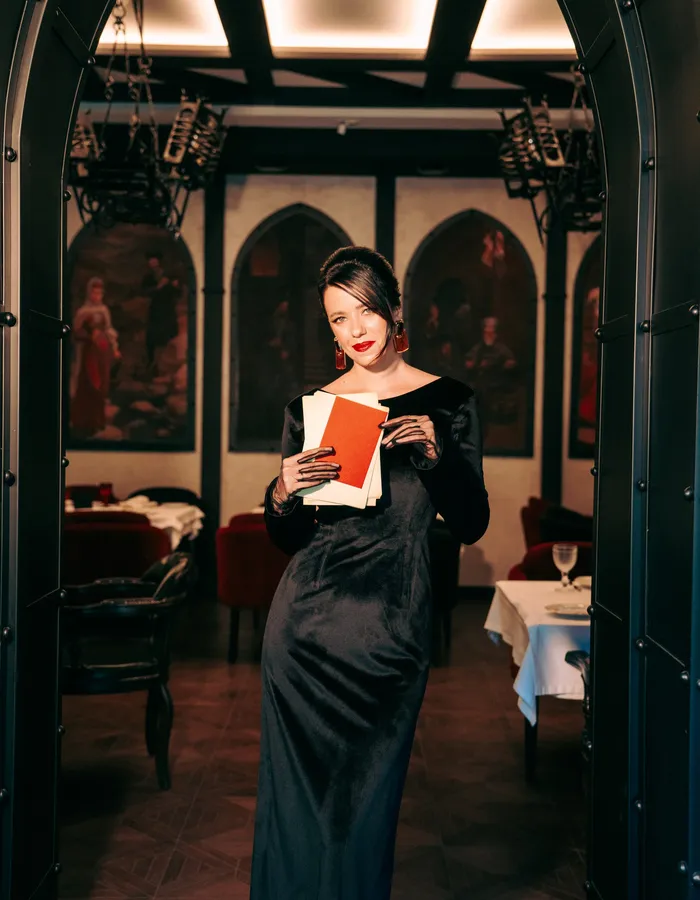 Татьяна Рогонова с книгой